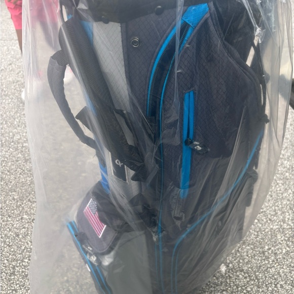 Brand new Black and Blue Bridgestone Golf Bag with stand - Picture 2 of 6